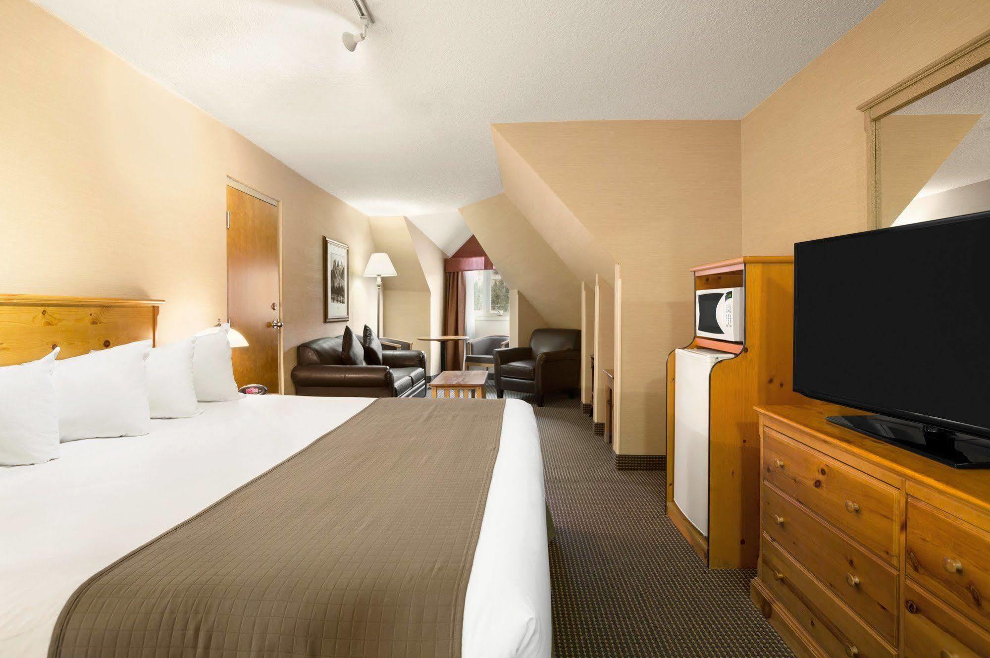 Canmore Inn & Suites Eksteriør billede