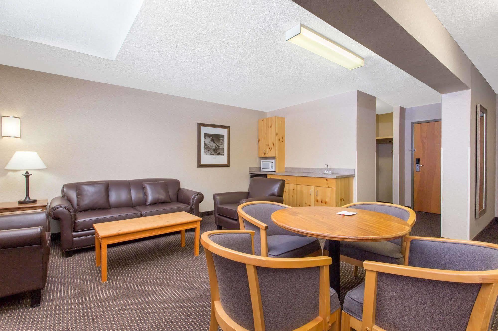 Canmore Inn & Suites Eksteriør billede