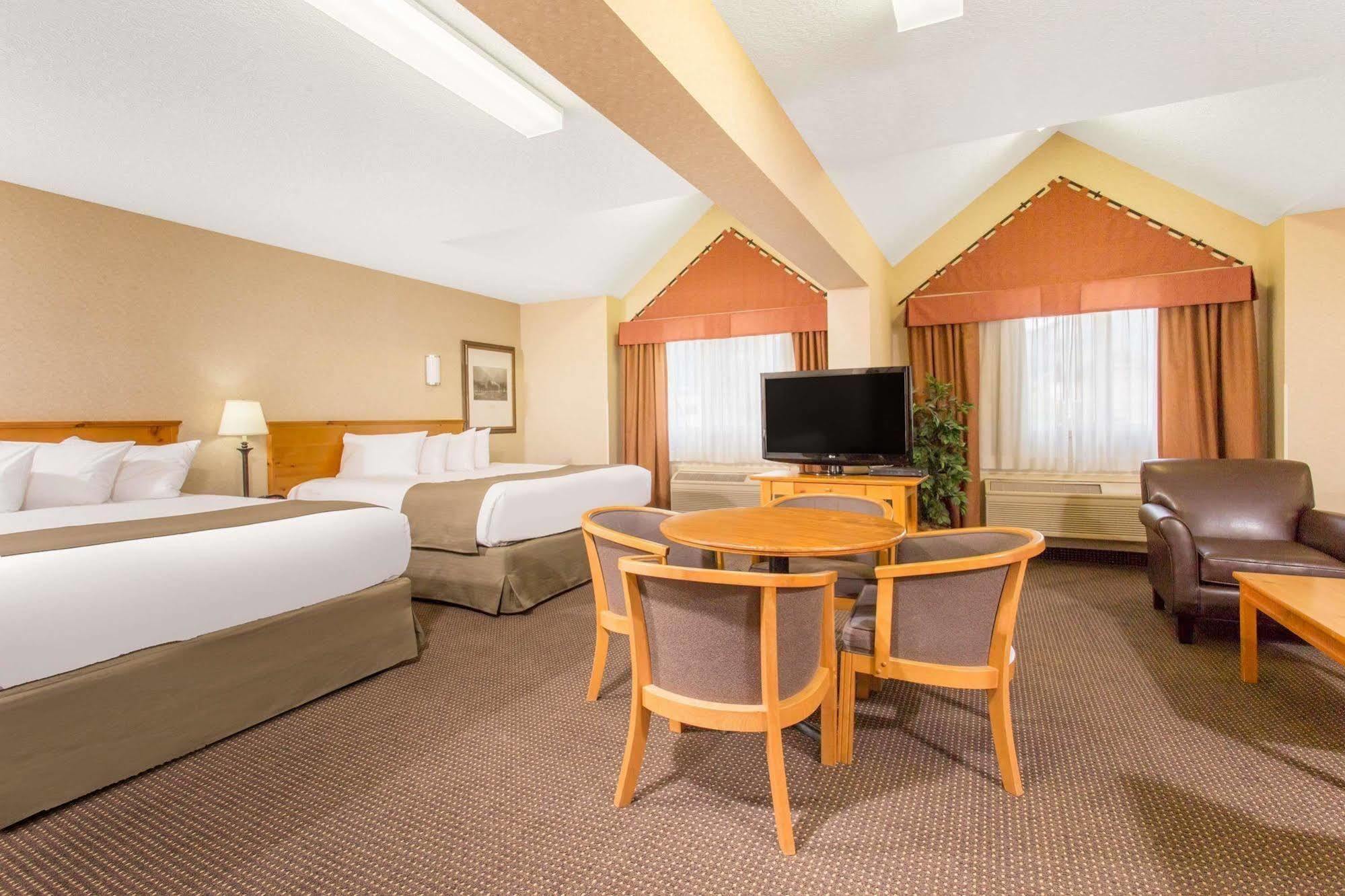 Canmore Inn & Suites Eksteriør billede