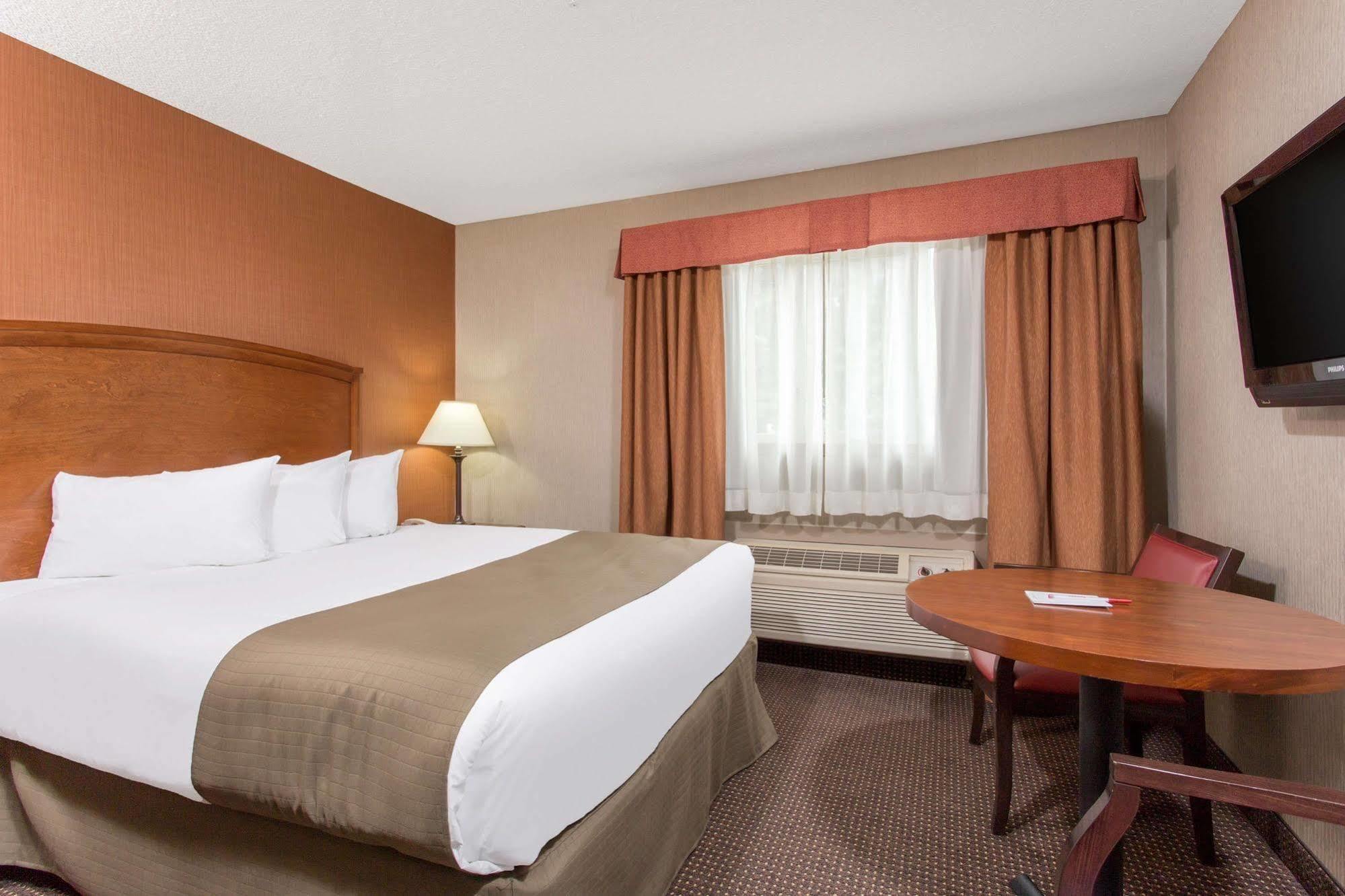 Canmore Inn & Suites Eksteriør billede
