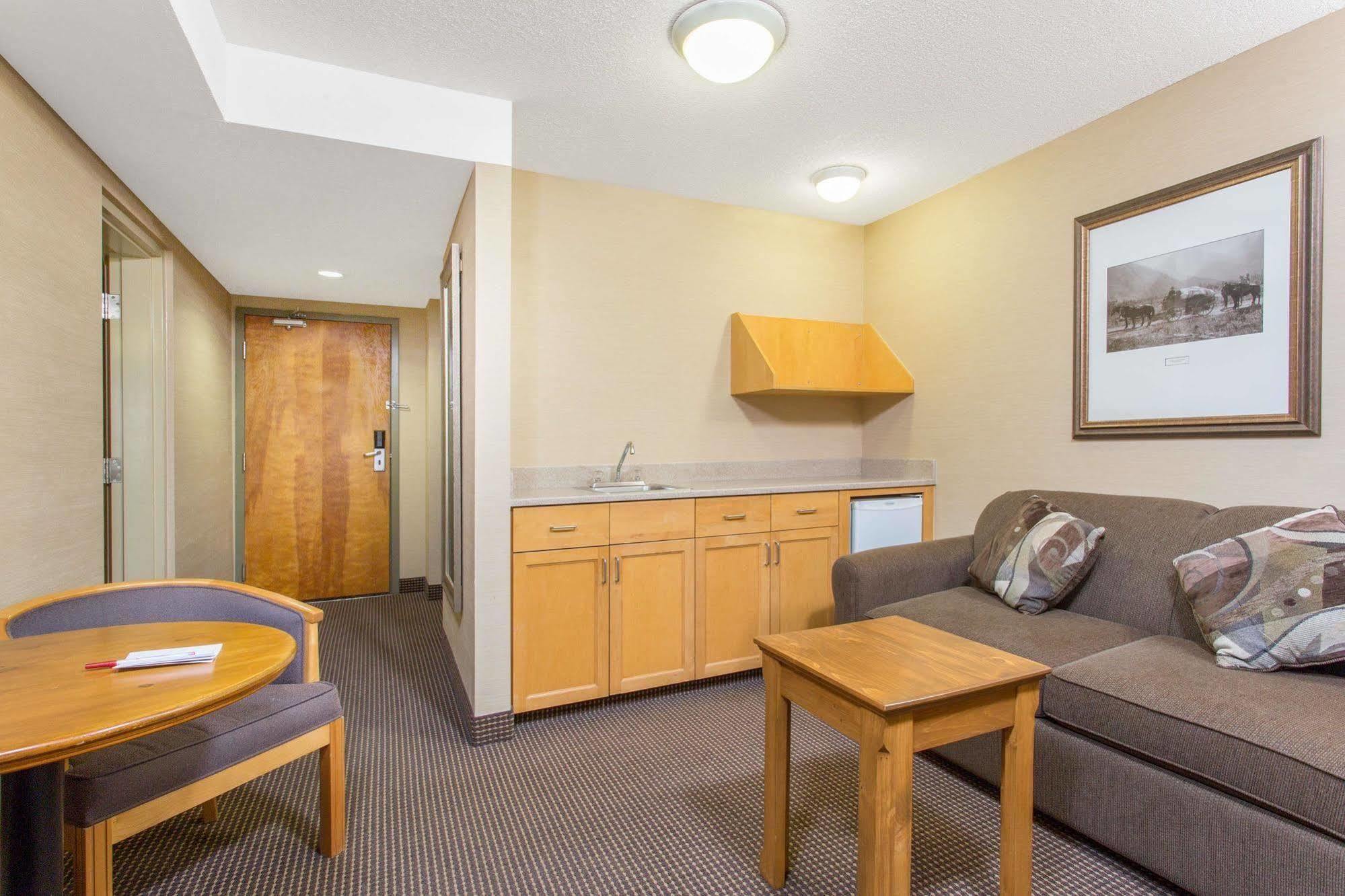 Canmore Inn & Suites Eksteriør billede