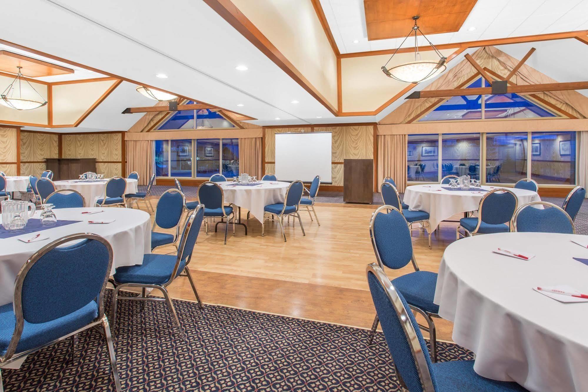 Canmore Inn & Suites Eksteriør billede