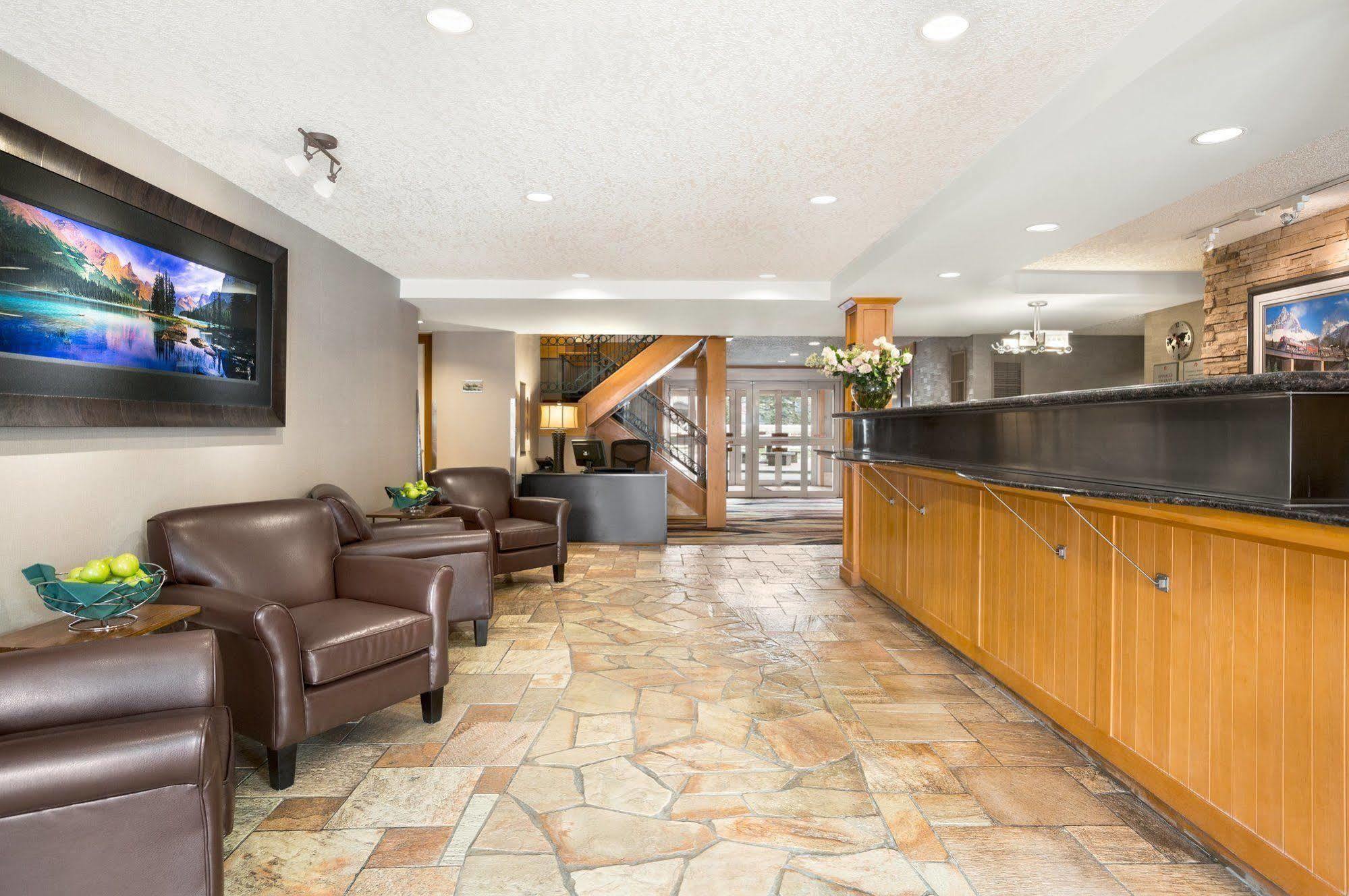 Canmore Inn & Suites Eksteriør billede