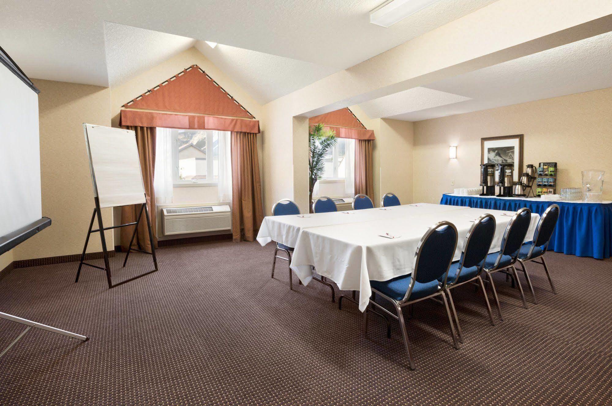 Canmore Inn & Suites Eksteriør billede